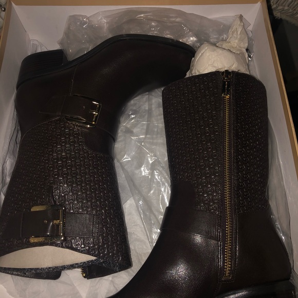 Michael kors brown boots with gold buckle. - Picture 1 of 2